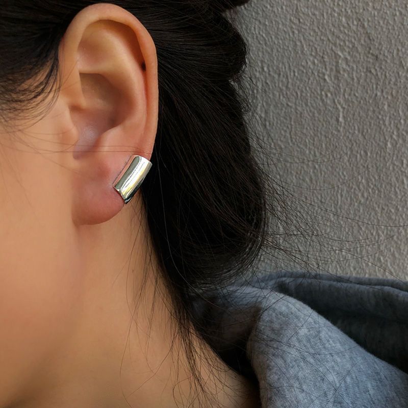 Sterling silver ear cuff with a sleek cylinder design. No piercing needed—lightweight, modern, and effortlessly stylish.