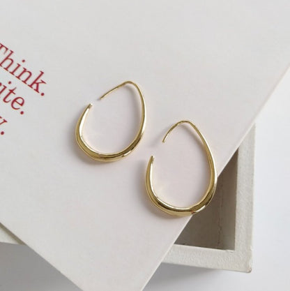 Simplistic Oval Hoop Earrings in Gold - Jewelry & Accessories - Earrings - Hoop | EarReplaceable Jewelry