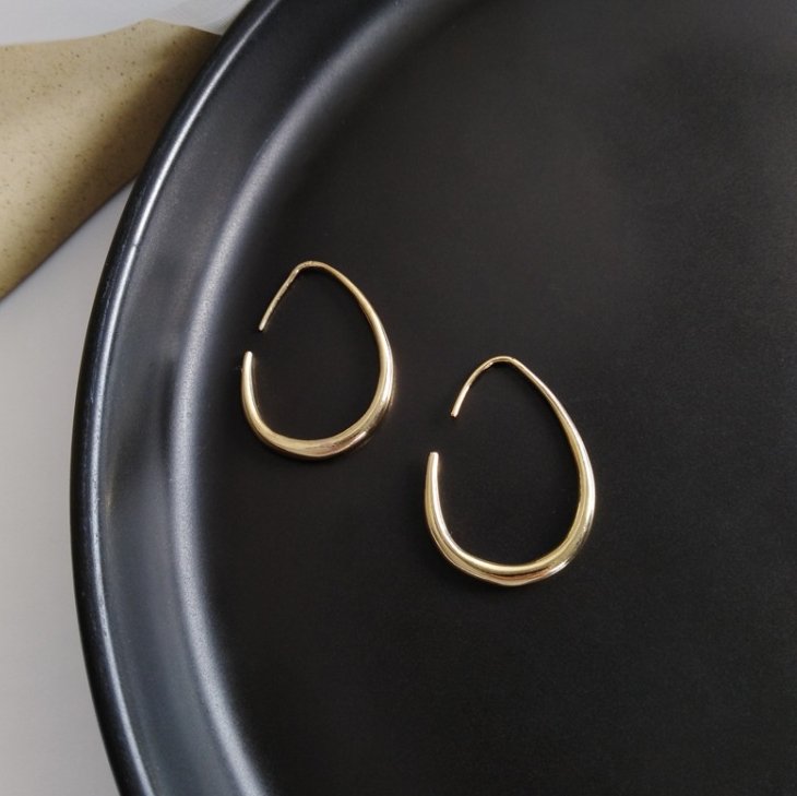 Simplistic Oval Hoop Earrings in Gold - Jewelry & Accessories - Earrings - Hoop | EarReplaceable Jewelry