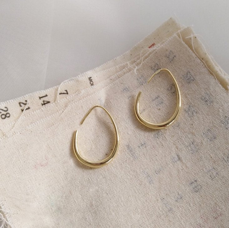 Simplistic Oval Hoop Earrings in Gold - Jewelry & Accessories - Earrings - Hoop | EarReplaceable Jewelry