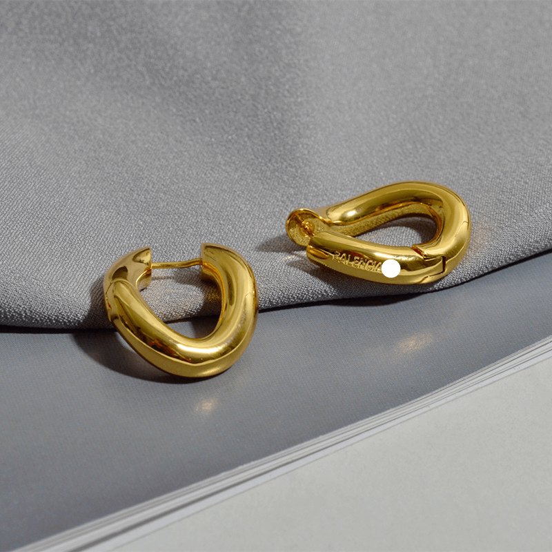 True Gold Chunky Oval Hoop Earrings | Exaggerated Oval Huggies - Jewelry & Accessories - Earrings - chunky - Hoops